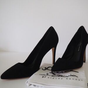 Alice and Olivia Dina d'Orsay heeled pump in black suede.  Size 11/41